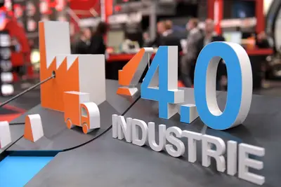 Comment l'automatisation transforme-t-elle le travail en usine ?